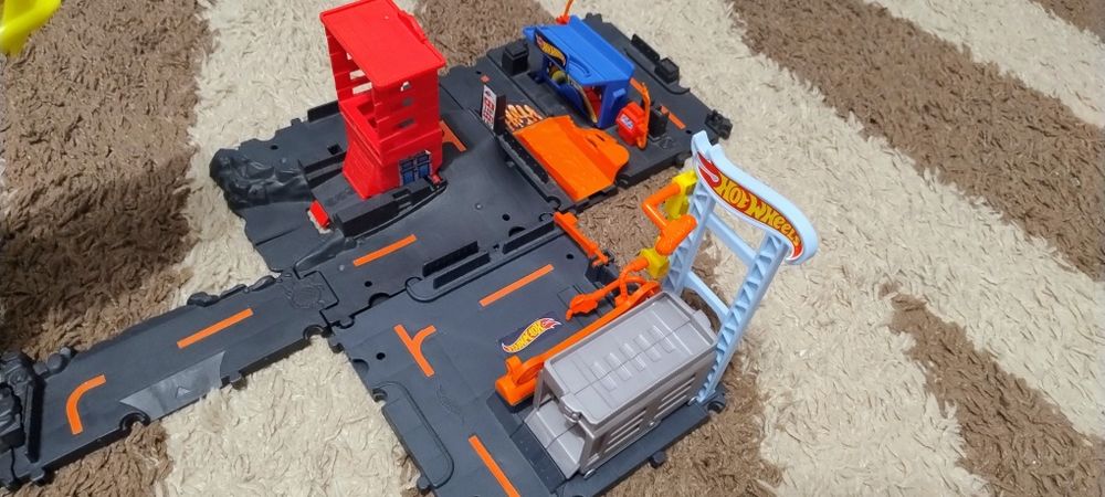 3 набіра City Hot Wheels Dragon + автомайстерня + заправочна станція