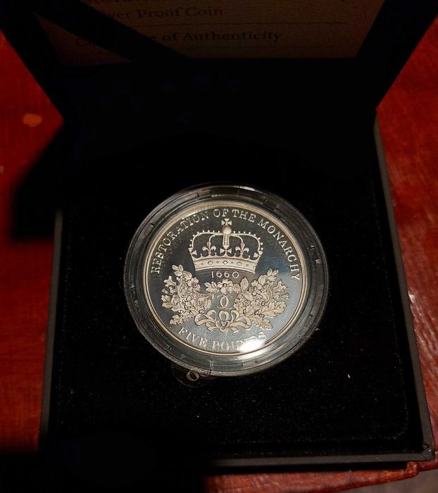 Moeda 5 Pounds "Restoration of the Monarchy" Prata -Edição Limitada