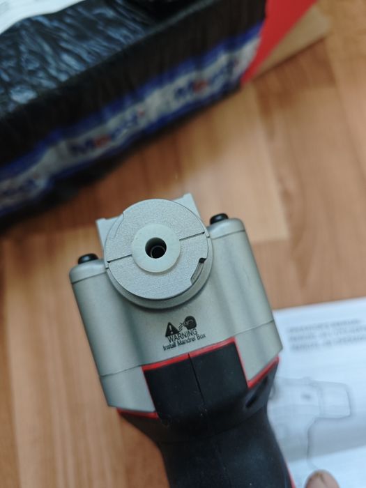 Заклепник Milwaukee M12 2550-20