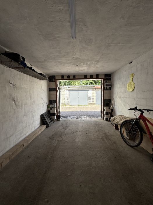 Продам капітальний гараж в центрі міста! Право власності