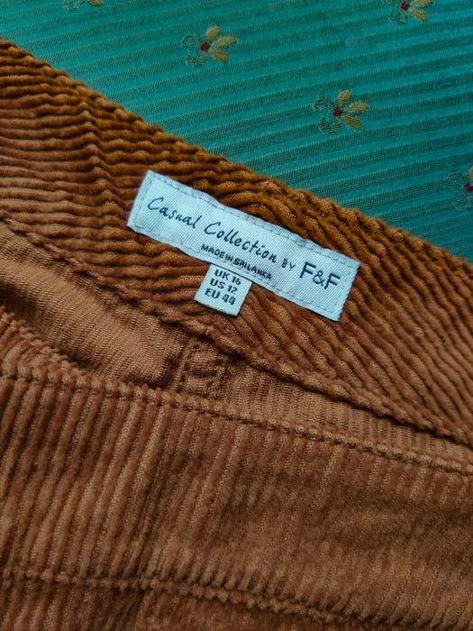 Intensywnie pomarańczowa lisia spódniczka sztruks