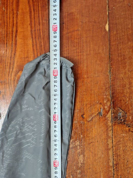 Куртка - вітровка .