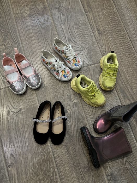 Кросівки/кеди/туфлі/чобітки на дівчинку 26-28 розмір.