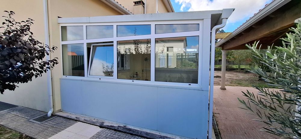 Marquise em alumínio e vidro – Excelente para fechar espaço exterior