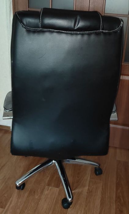 Продам офісне крісло