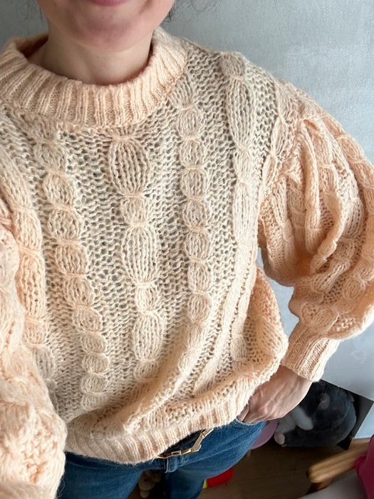 Sweter z bufiastymi rękawami pudełkowy morelowy Asos 40