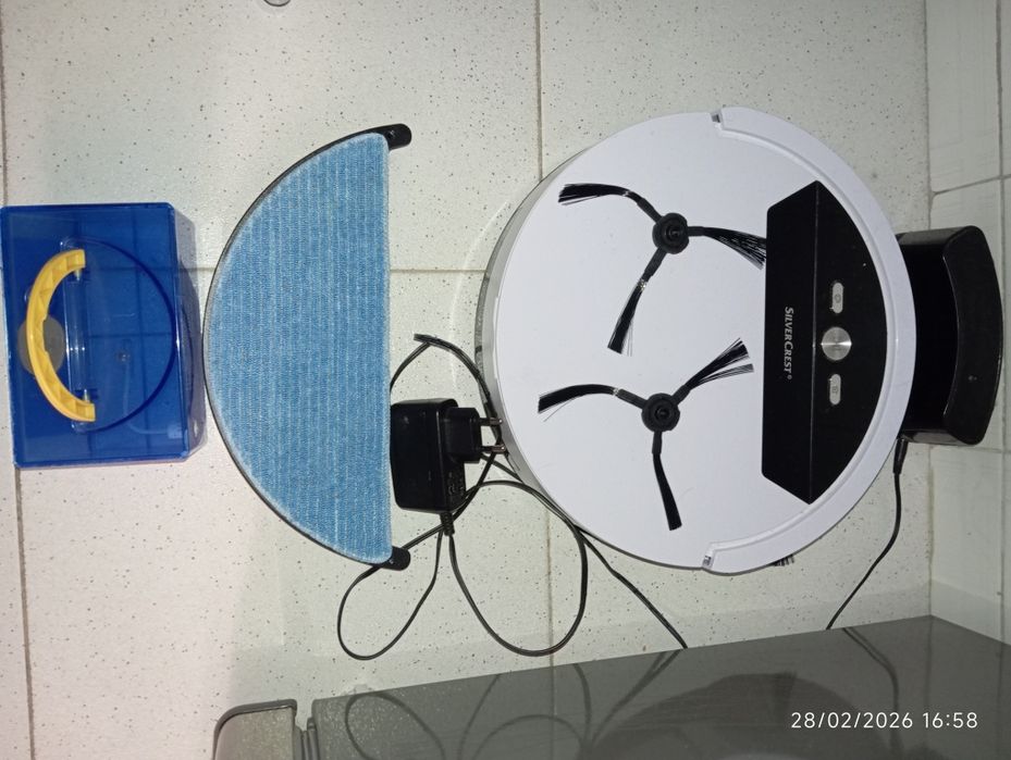 Aspirador robô silvercrest lava e aspira