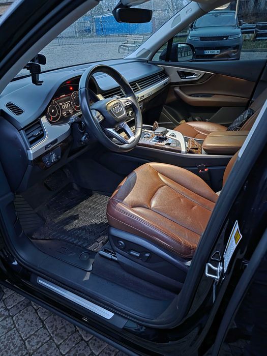 AUDI Q7 2018 року