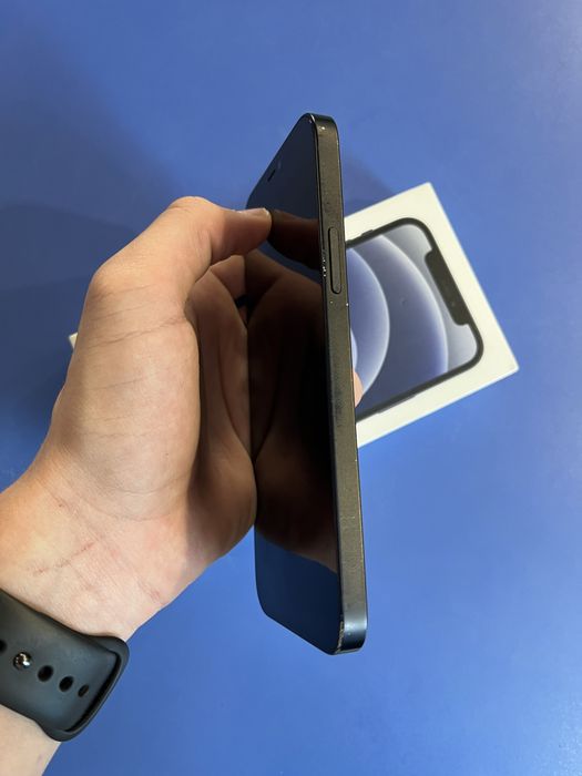 Продам Iphone 12