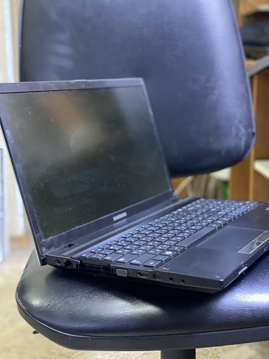 Продаю ноутбук самсунг (Samsung) np300v5z