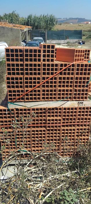 Tijolo Furado 30×20×15 – Cerca de 320 Unidades