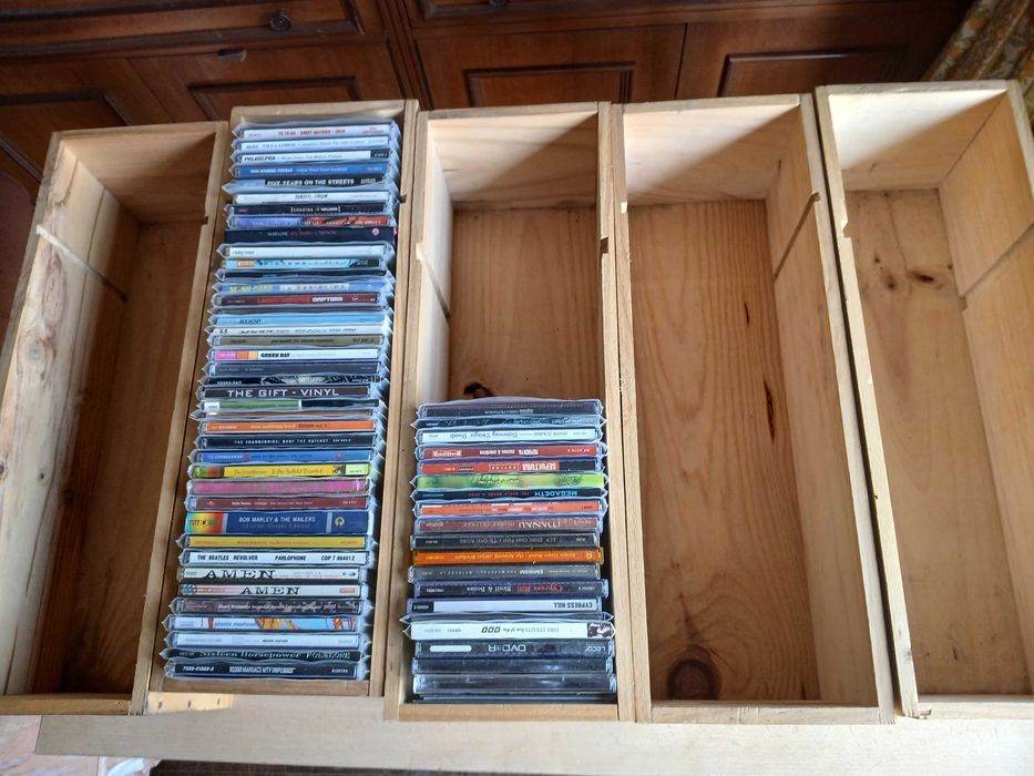 Caixa / Expositor em Madeira para CDs