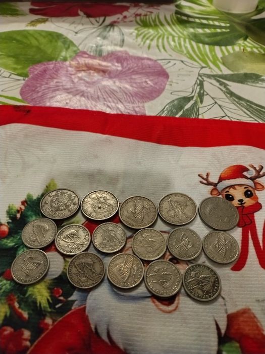 Moedas antigas vendo