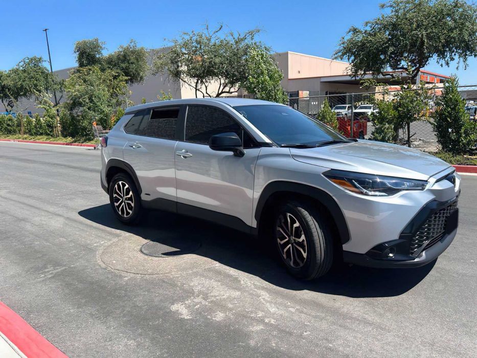 Toyota Corolla Cross Hybrid      2023
