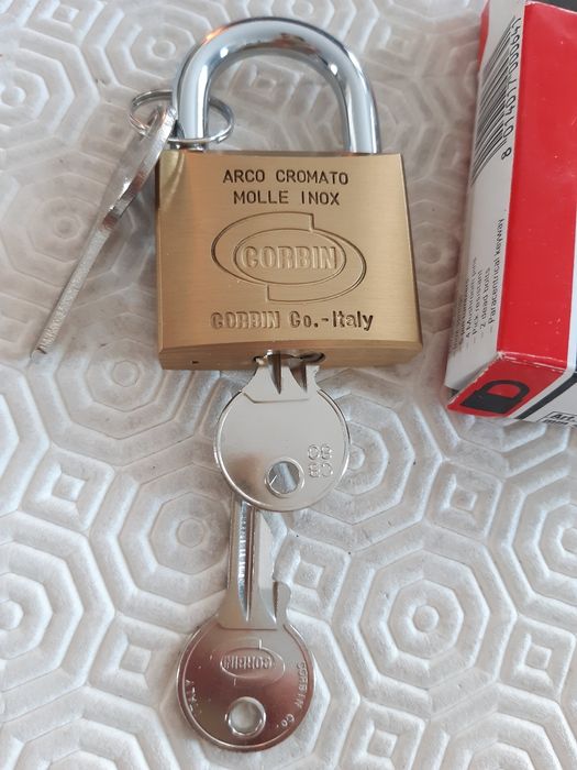 2 cadeados com correntes, novos