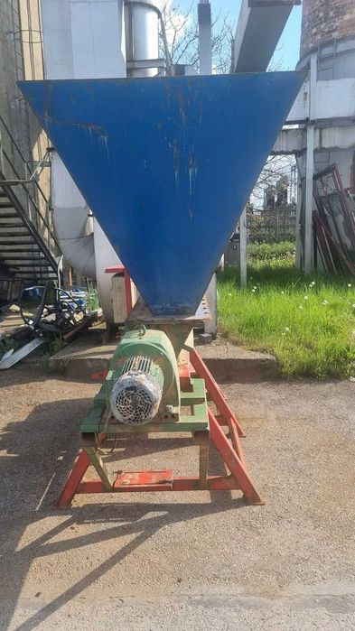 Rębak kruszarka rozdrabniacz młyn shredder