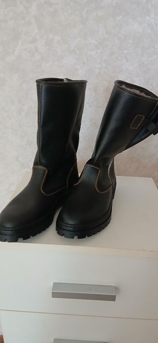 Продам робочу обувь