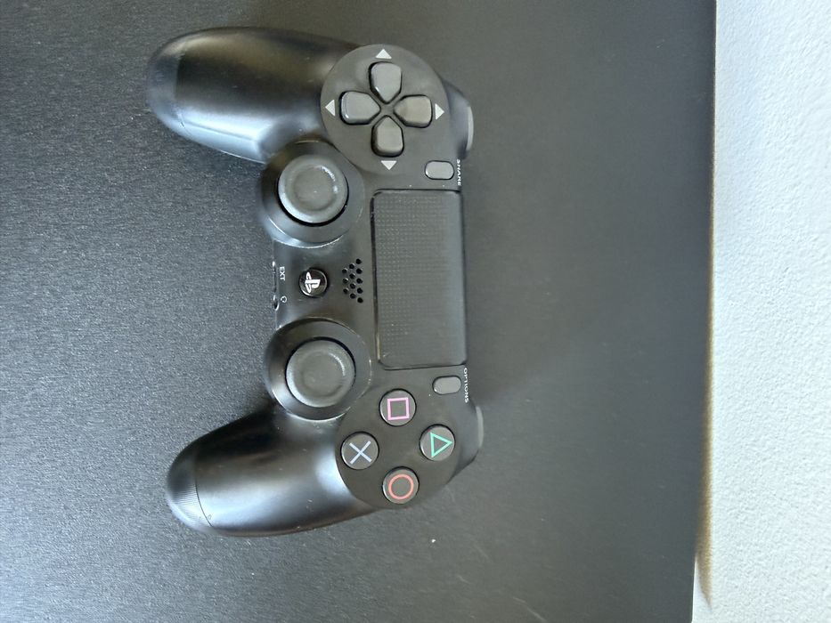 Ps 4 + pad i gry.