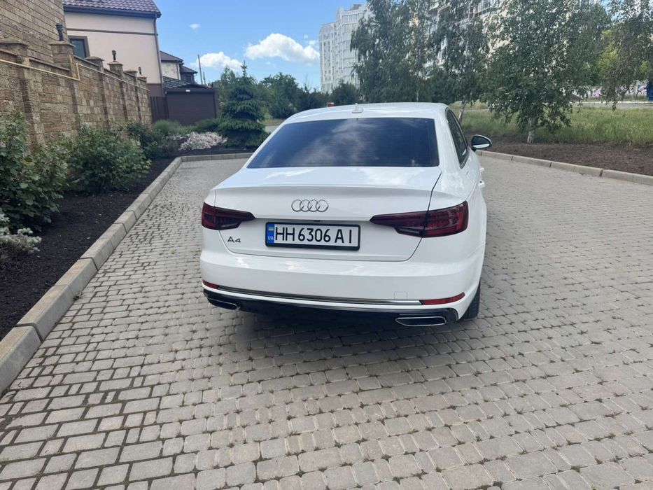 Audi a4 автомат в белом цвете 2019 г 2.0 бензин ауди а4