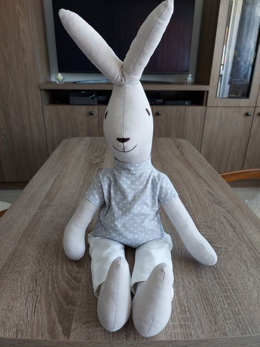 Maskotki zające dziewczynka i chłopiec