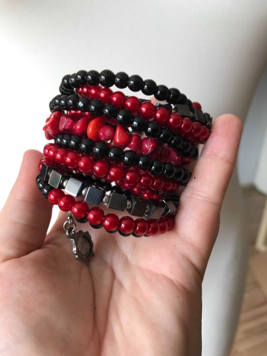 Bransoletka boho na sprężynie do zaplatania na nadgarstku hematyt