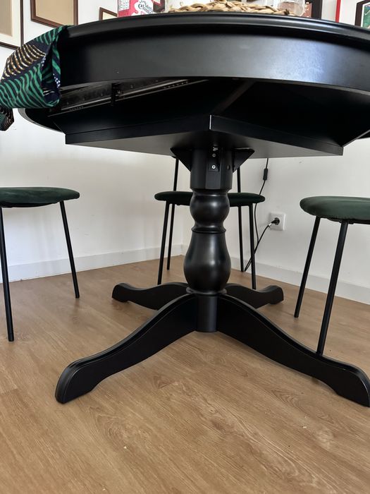 Mesa redonda extensível em preto