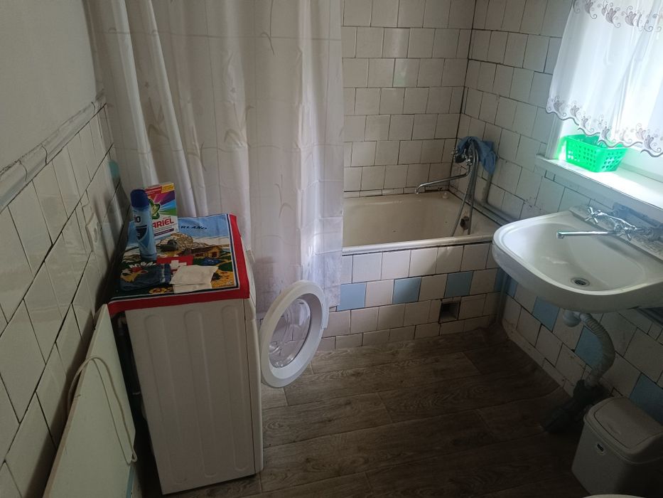 Здам частину будинку.