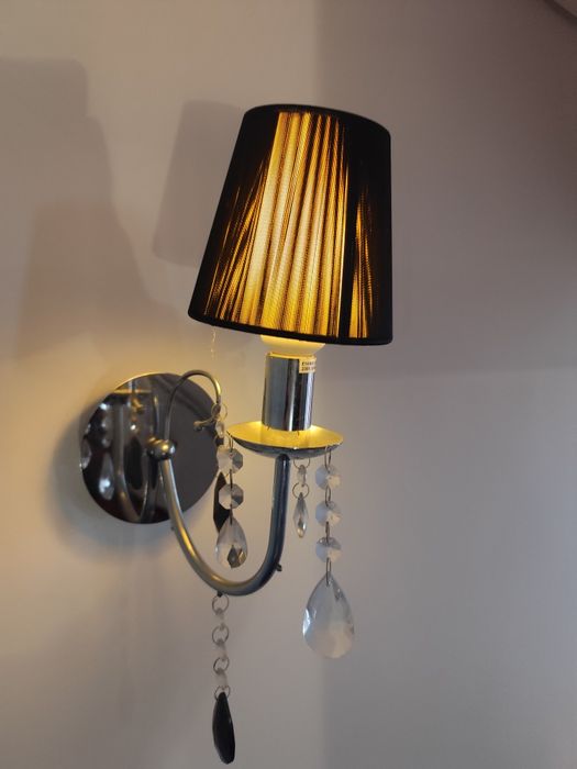 Conjunto de Iluminação Elegante – Lustre + Apliques de Parede