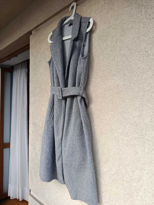 Kamizelka damska Mohito M szara z paskiem