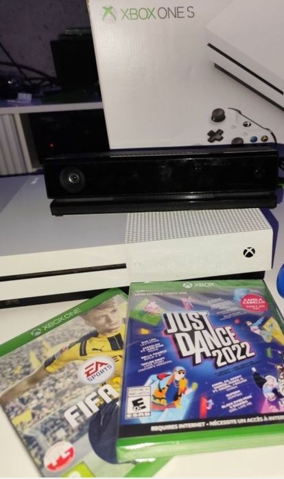 Xbox one s one X cyberpunk Minecraft gears of war Kinect