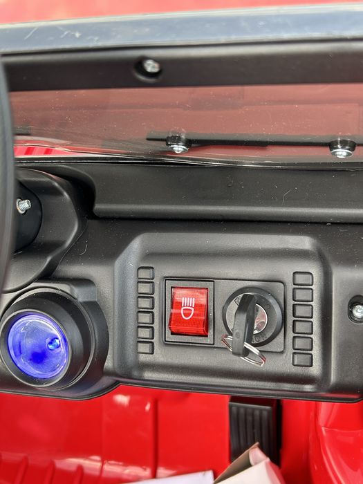 Auto na akumulator Duży Jeep Gumowe koła skórzane siedzenie światła