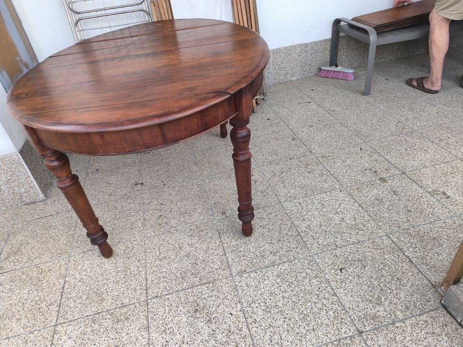 Mesa antiga extensível