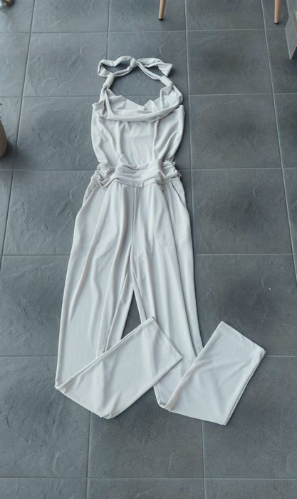 Kombinezon długi bez pleców wiązany prosty elegancki L 40