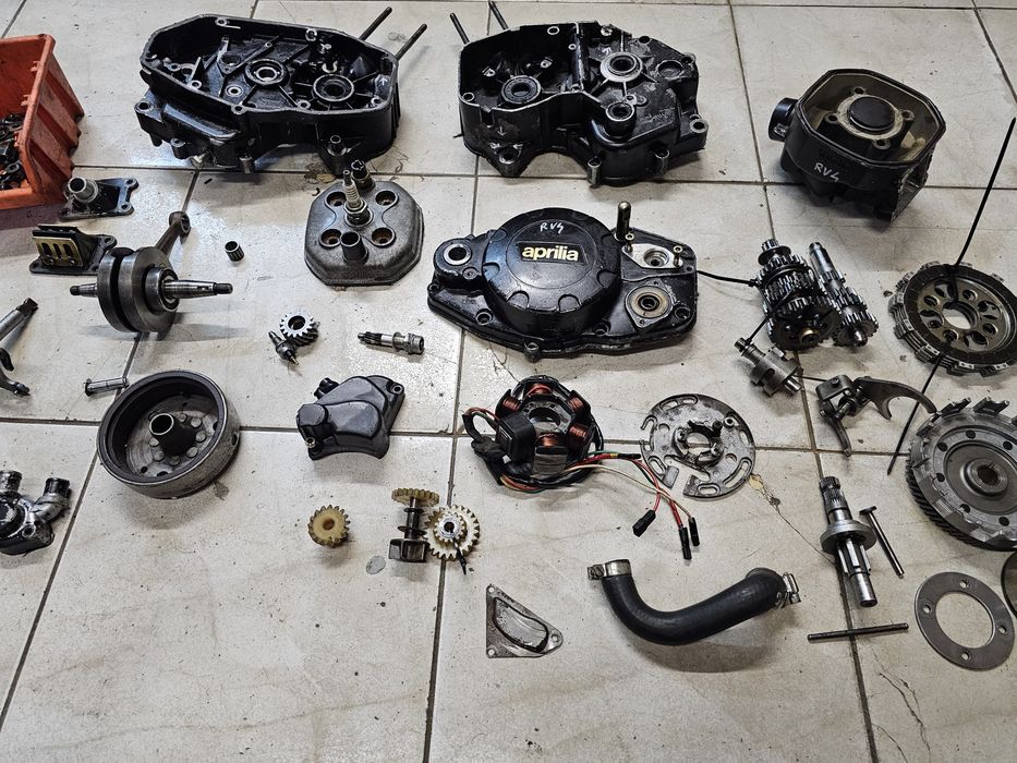 Aprilia Minarelli rv4 silnik części Tuareg skrzynia kapa wał cylinder