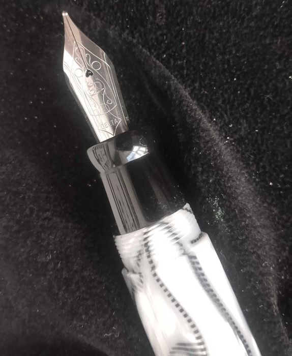 Caneta Delta Zebra, edição limitada de coleção