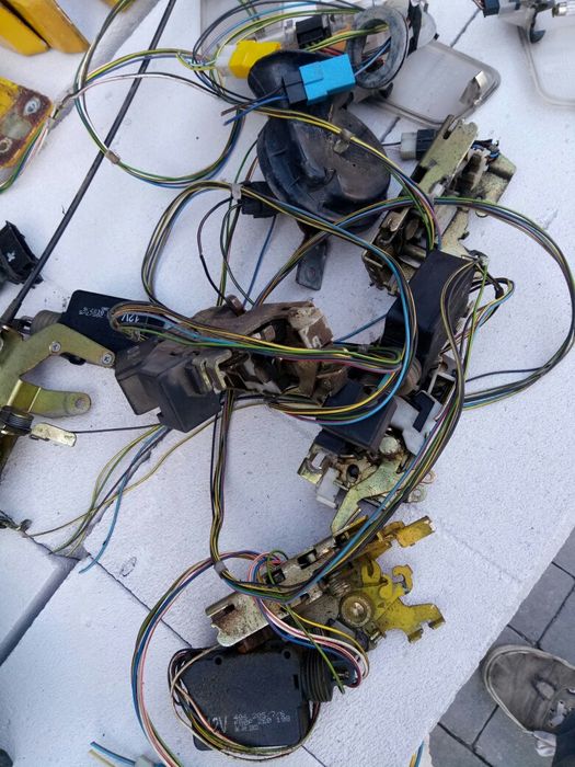 Замок двeри двeрки капота ручка sprinter 903 lt