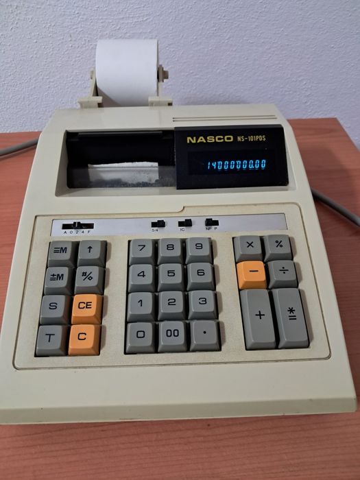 Calculadora a corrente com rolo papel