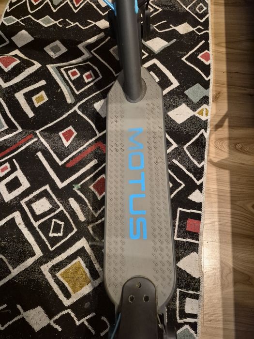 Hulajnoga elektryczna Motus Scooty 10 Lite – sprawna, 10 cali