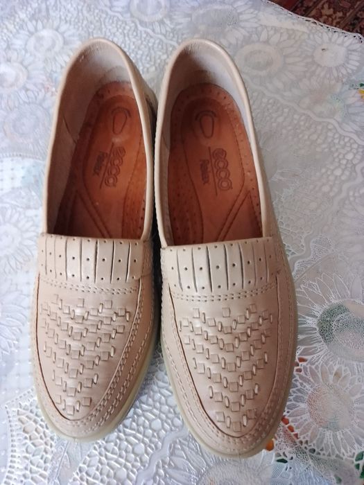 Бежевые кожаные балетки