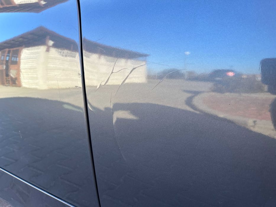 BMW E90 320i N46 2005 | Manual | 214 tys. km | Benzyna | Do poprawek