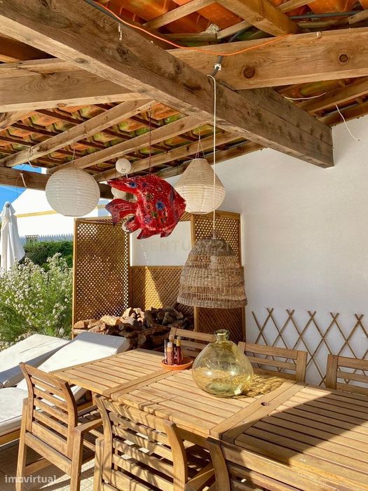 4 Suítes + Piscina | Moradia Com Jardim E Garagem Em Azeitão