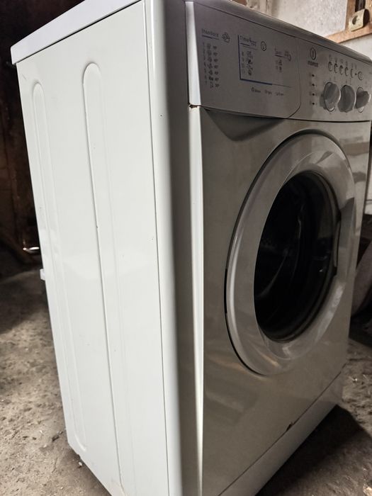 Пральна машина Indesit WISL105