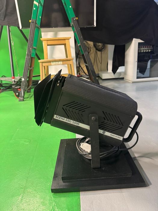 2 Projetores SCENA 650/1000