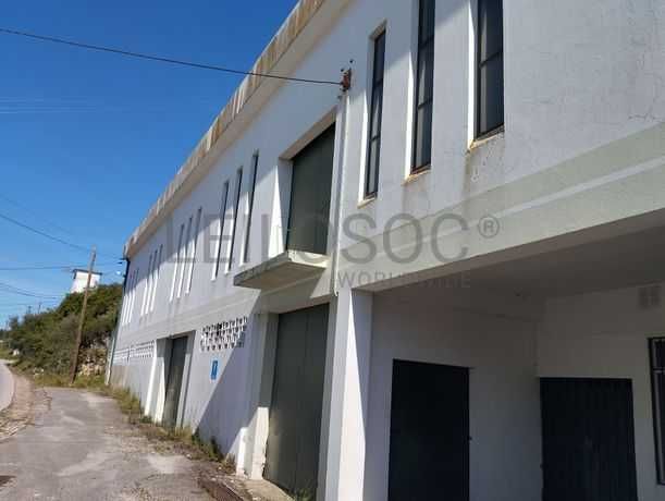 Armazem para Alugar//   Arrendar  em Alcanena  junto à A1