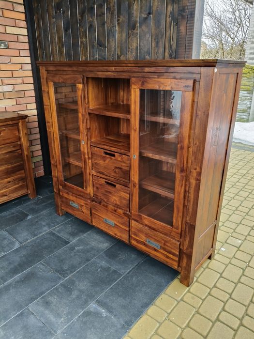 Zestaw mebli kolonialnych