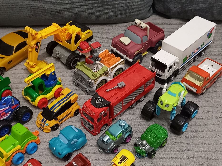Дитячі машинки набір 550 грн все