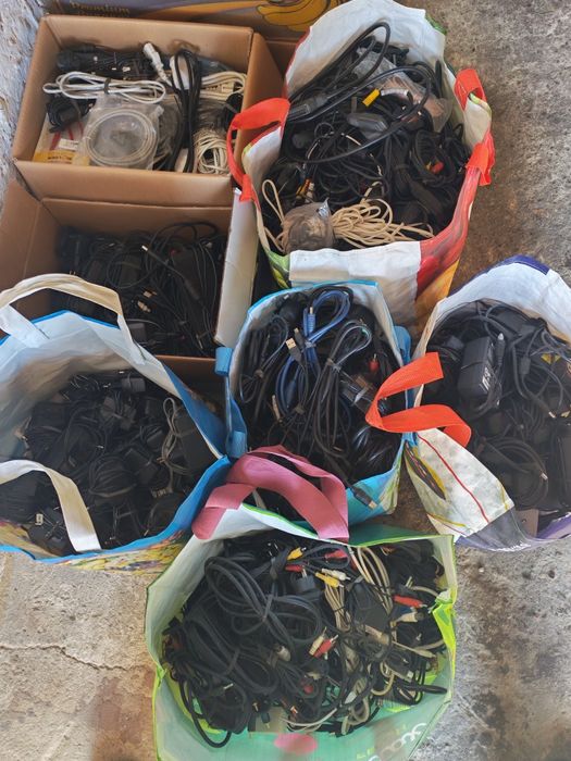 Przewody/kable zasilające/ładowarki i inne/65kg