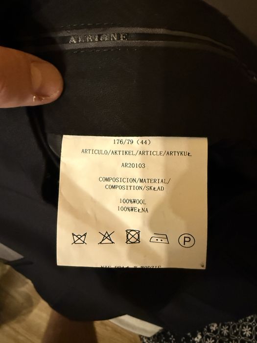 Garnitur męski granatowy, 100% wełna, wyprodukowany we Włoszech, Albione