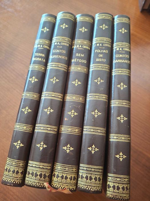 Livros antigos de João de Araújo Correia