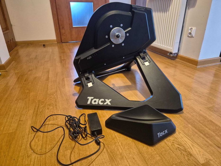 Trenażer Tacx Neo smart T2800